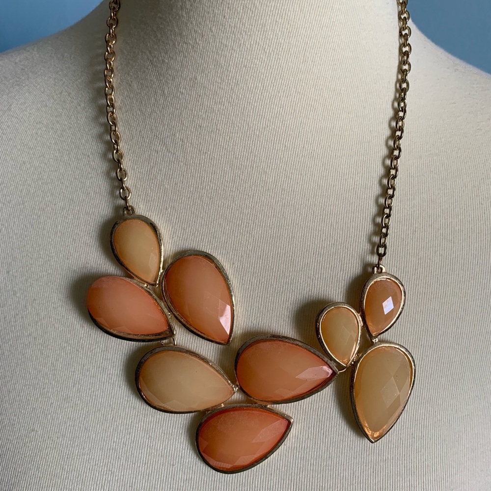 ✨CORAL STATEMENT NECKLACE✨